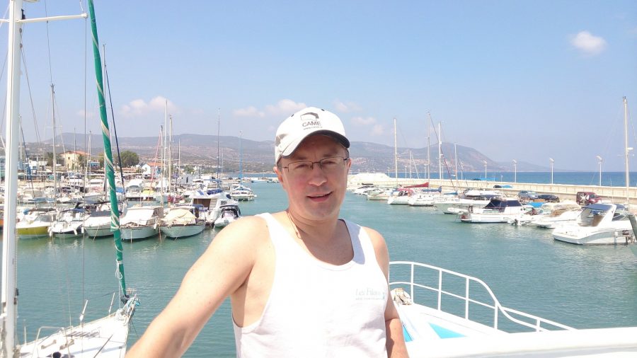 На фоне марины