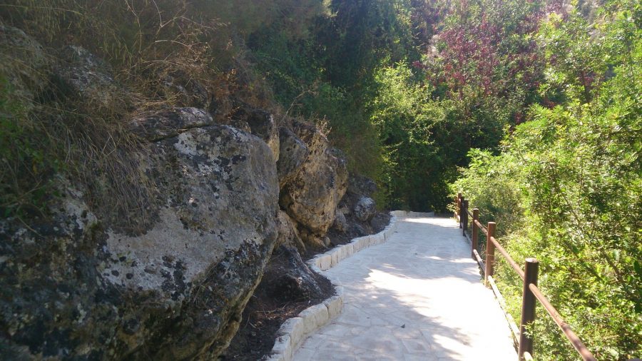 Дорога к Купальне Афродиты