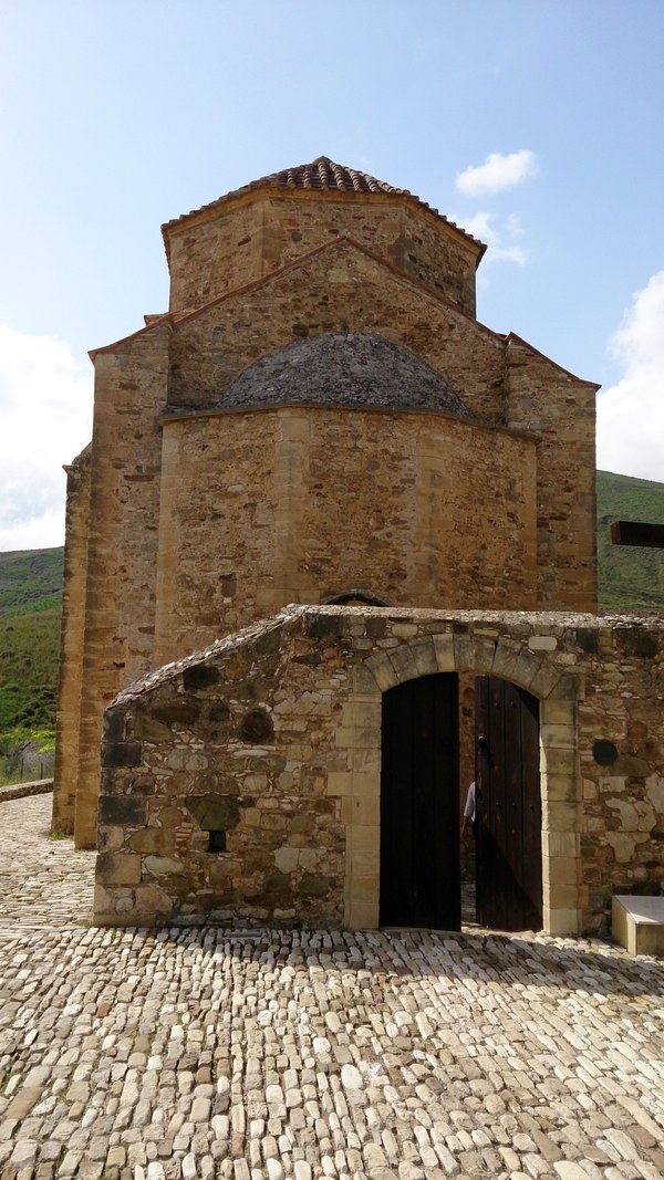 Вход в монастырь