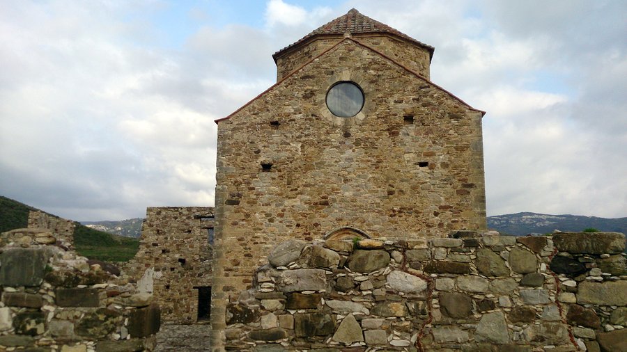 Вид со стороны, противоположной входу