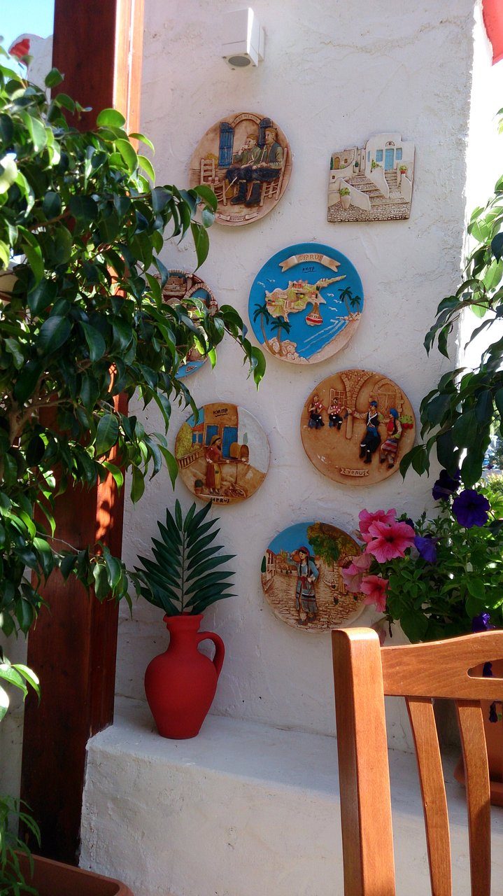 Стена ресторана