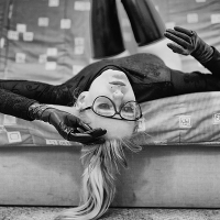 Очкастенькая, пообщаемся? ;)