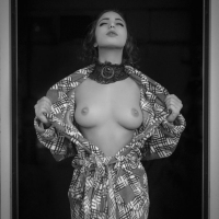 Жарко мне! Душно!