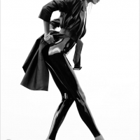 Нащупывает дорогу на болоте? Нащупывает дорогу на болоте?