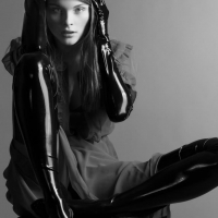 удобно тебе, зайчик, так сидеть?