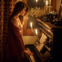 Пианино при свечах