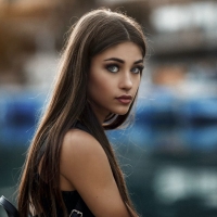 Немного испуганный взгляд