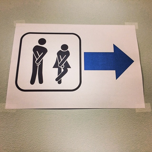 Туалет там!