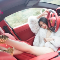 Азиатские ножки в феррари