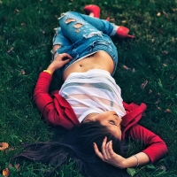 Все джинсы порвала!