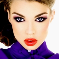 Переборщила с макияжем