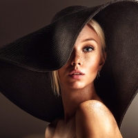 Шляпа и веснушки