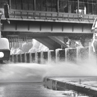 Моем тротуар и женщин