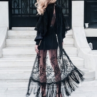 Чисто гипотетически она кагбэ в платье, да... :) Чисто гипотетически она кагбэ в платье, да... :)