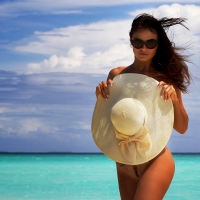 Шляпа и море