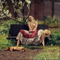 Заснула, небось. Умаялася...