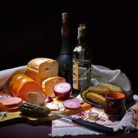 Скромный вечерний столик Скромный вечерний столик