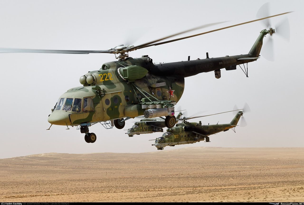 Ми-8АМТШ и пара Ми-24П ВКС РФ