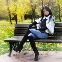 Брюнеточка в парке